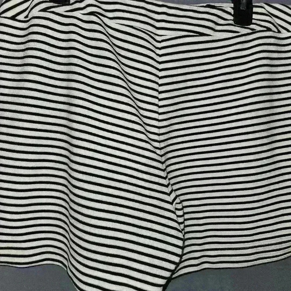 Darjoni Womans Striped Shorts Size XL - Picture 5 of 10